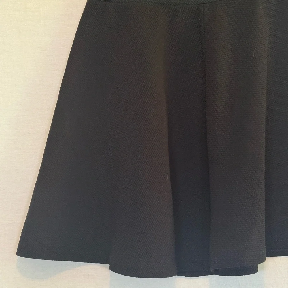 F-109 SHEIN Black Skater Style Elastic‎ Waist Mini Skirt Size 2